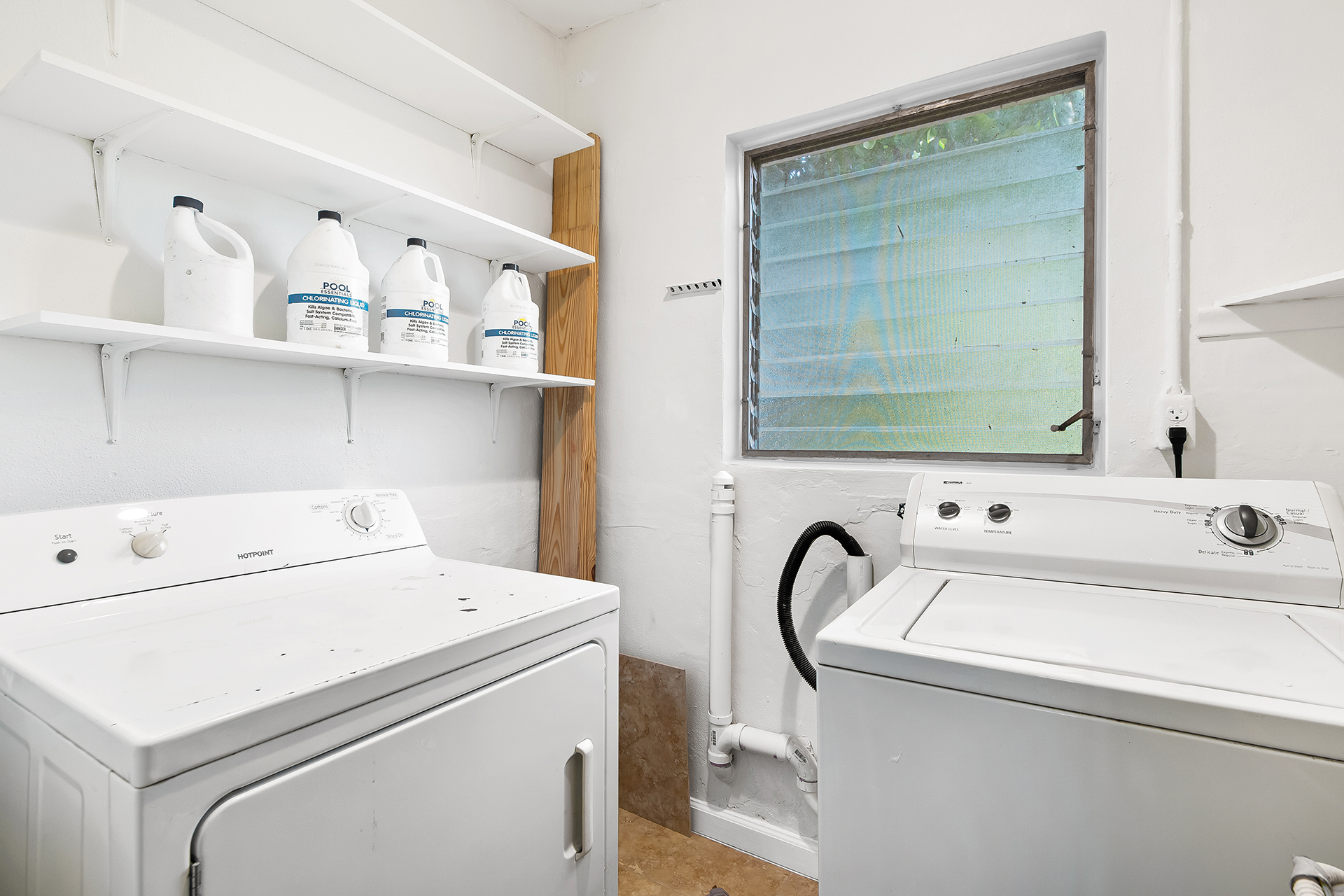 LAUNDRY-ROOM