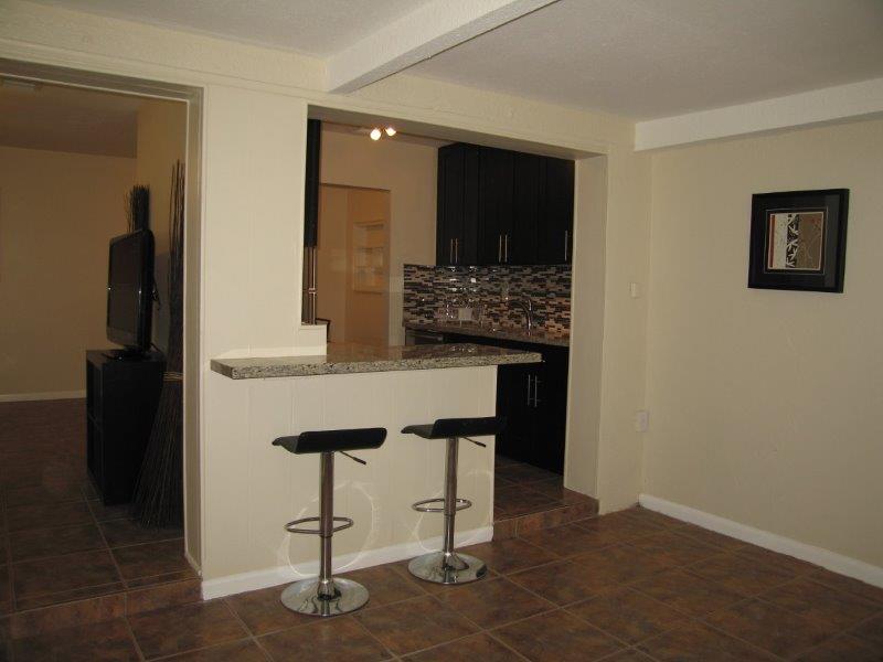 8 Kitchen - Bar area 2