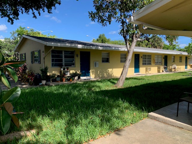 EXTERIOR-PHOTOS-412-SE-9-STREET-7.27.22