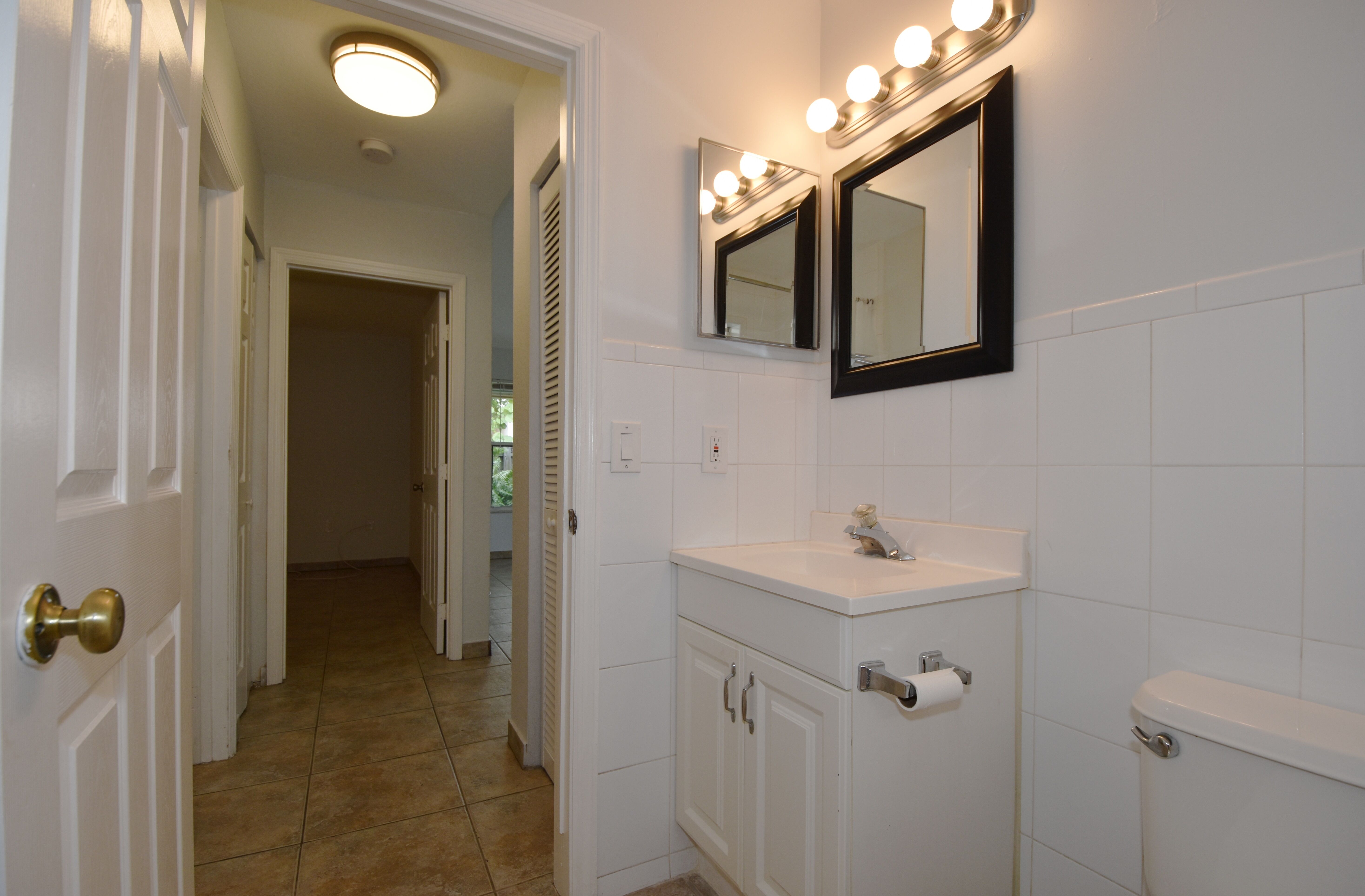 13 Bathroom2.jpg