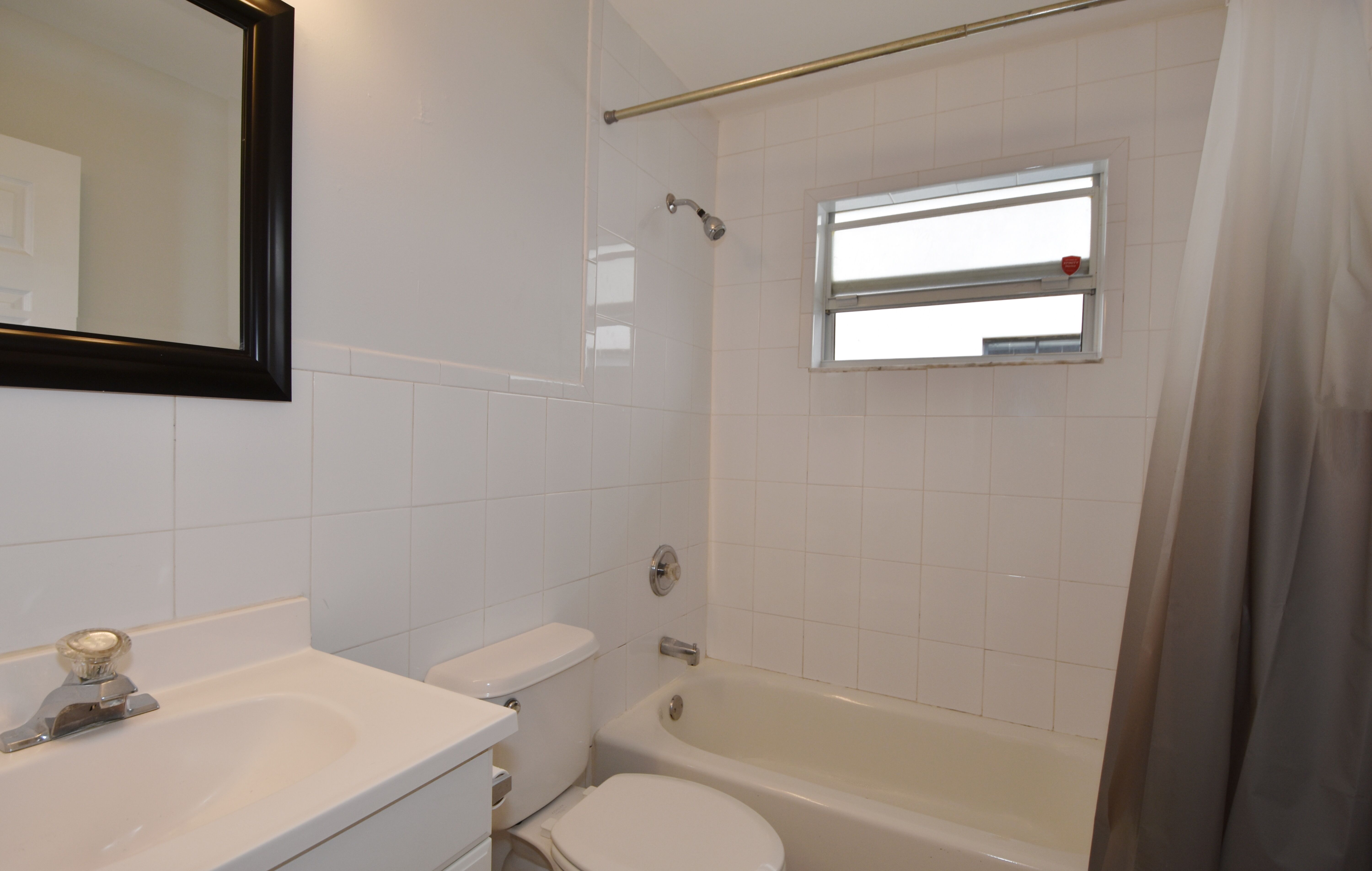 14 Bathroom 2.jpg