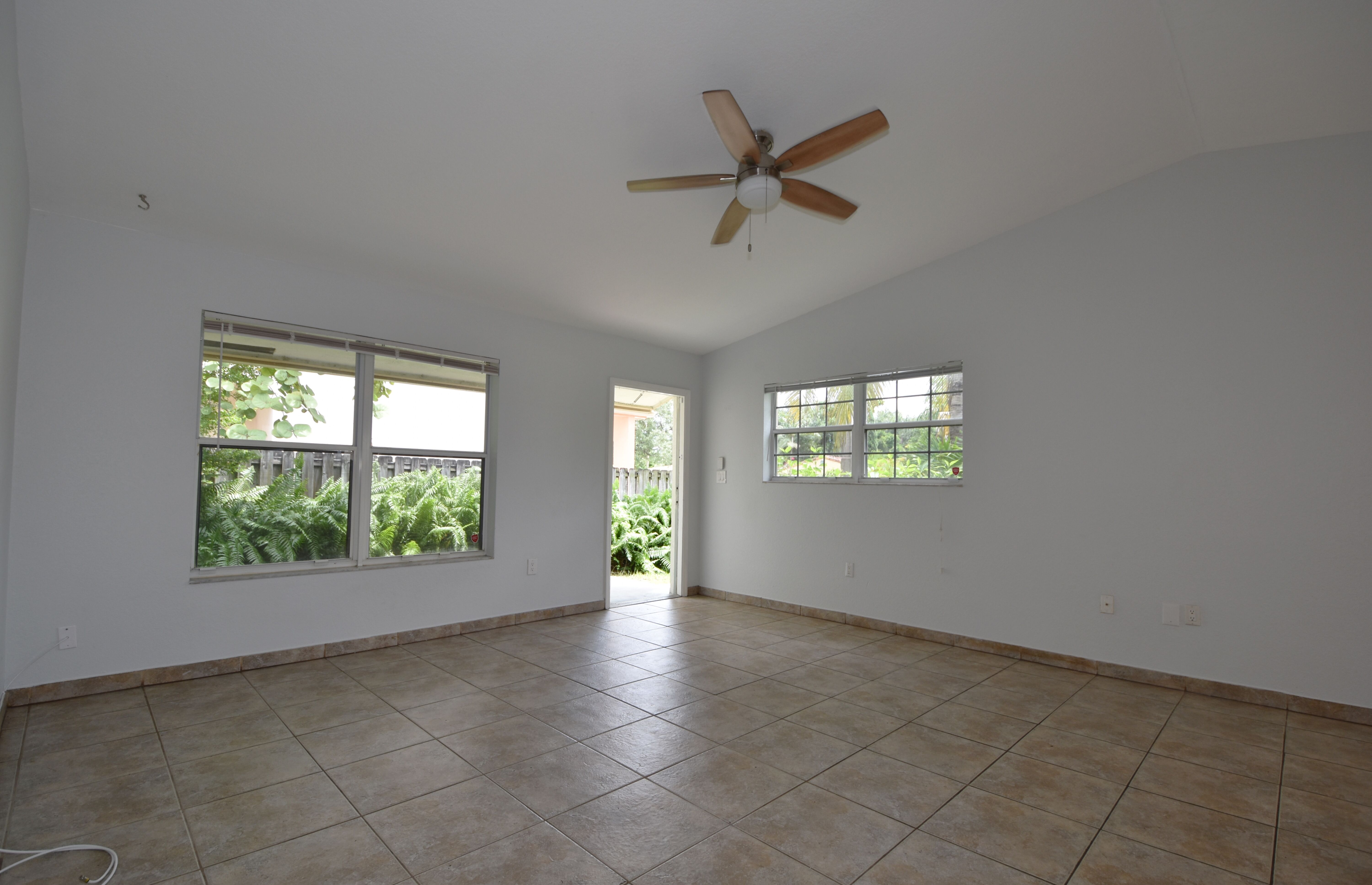 4 Living Room.jpg